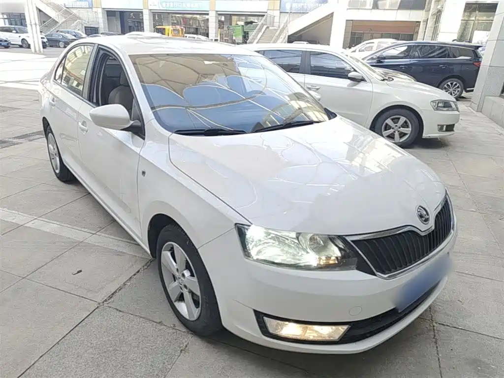 Skoda Rapid 2014 — фото 4