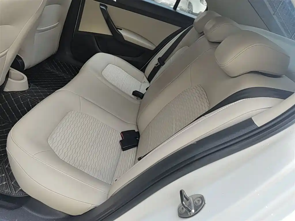 Skoda Rapid 2014 — фото 17