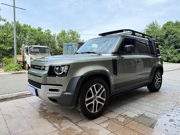 Land Rover Defender 2023