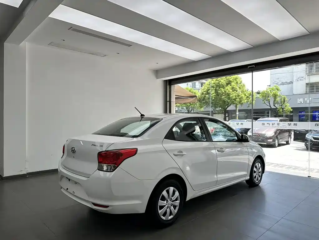 Hyundai Verna 2018 — фото 9