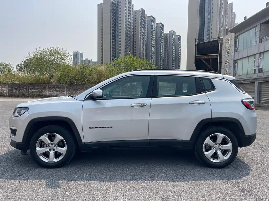 Jeep Compass 2018 — фото 4