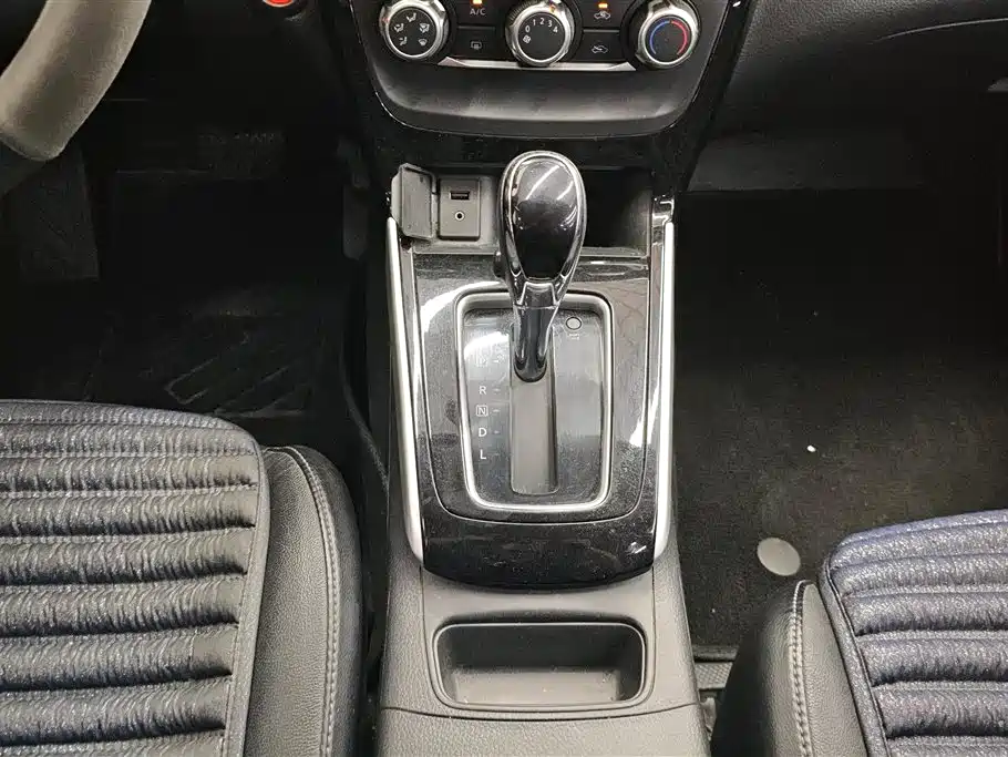Nissan Sylphy 2018 — фото 16