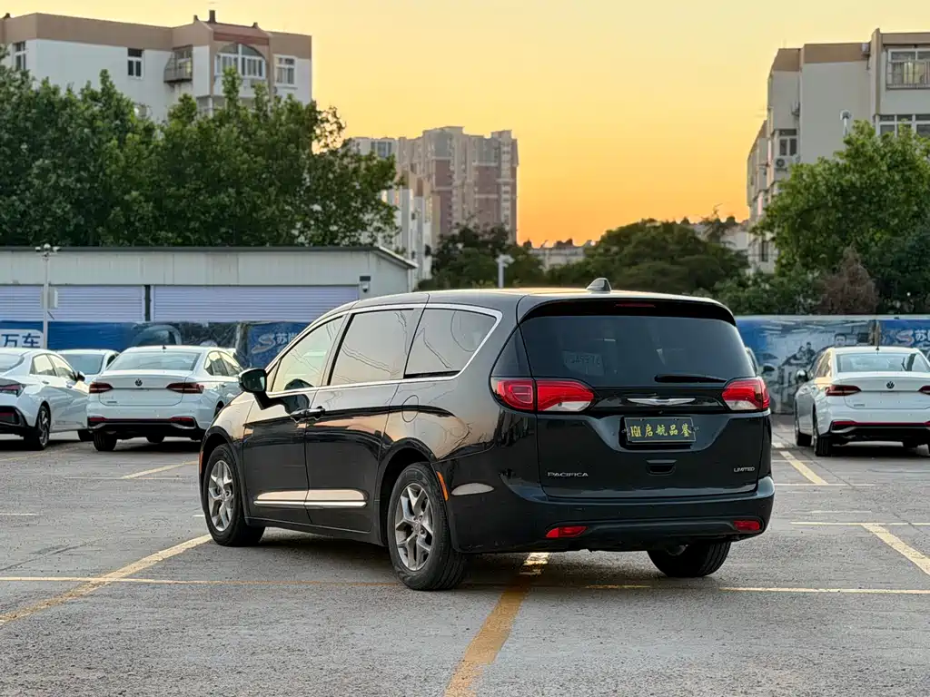 Chrysler Grand Voyager 2018 — фото 17