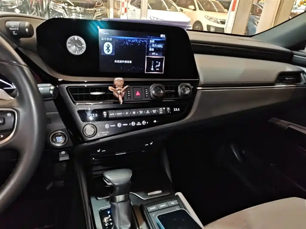 Lexus ES 2021 — фото 10