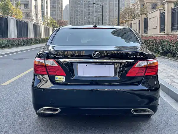 Lexus LS 2011
