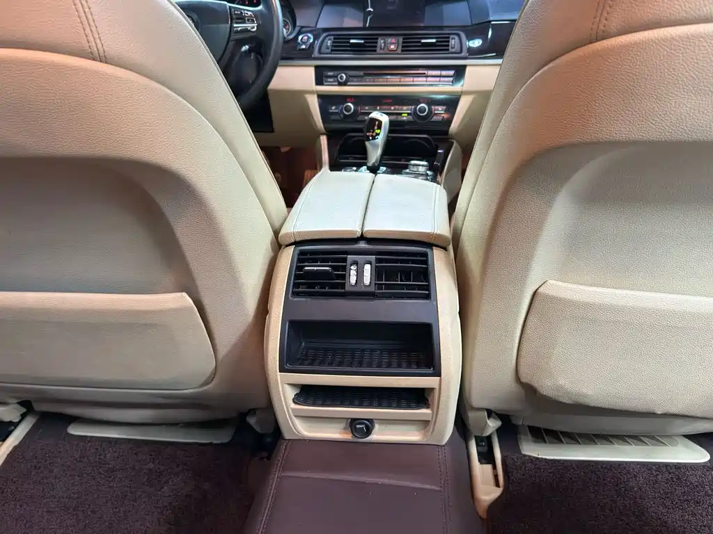 BMW 5 Series 2013 — фото 11