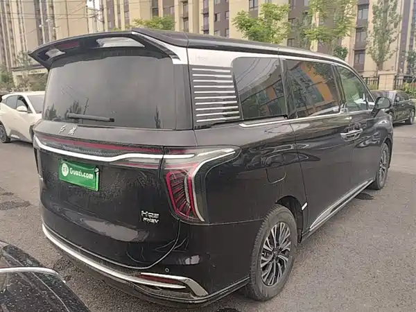 Hongqi HQ9 PHEV 2024