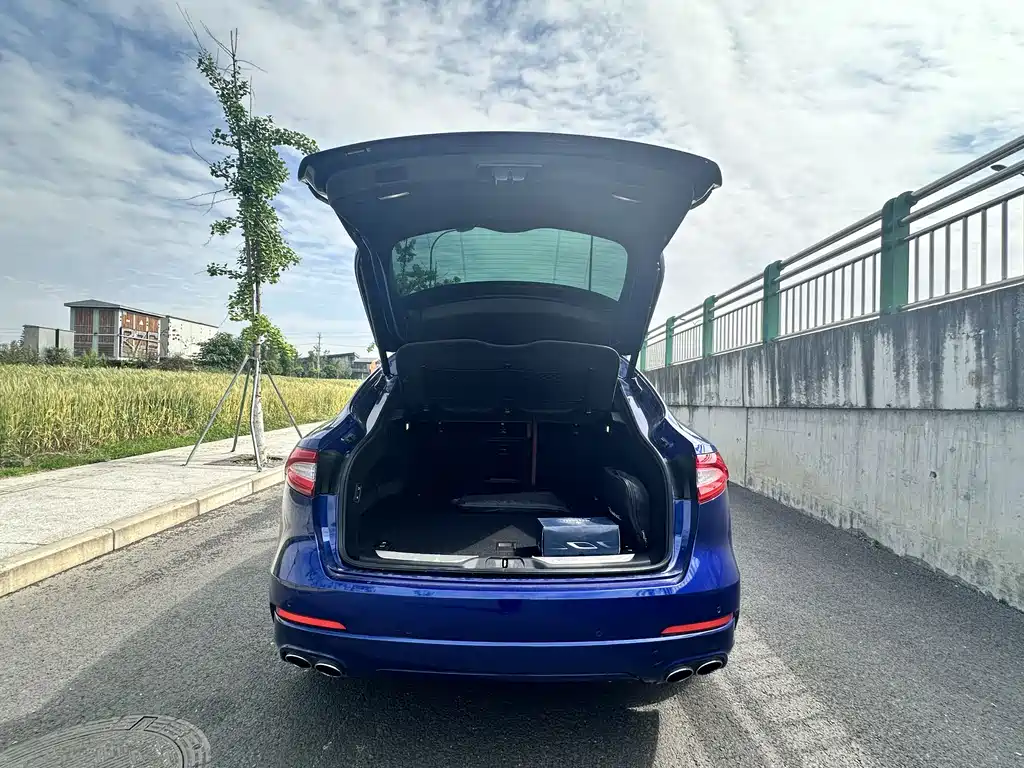 Maserati Levante 2018 — фото 16