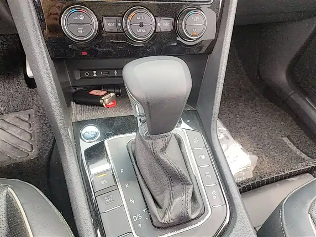 Volkswagen Tiguan L 2020 — фото 14