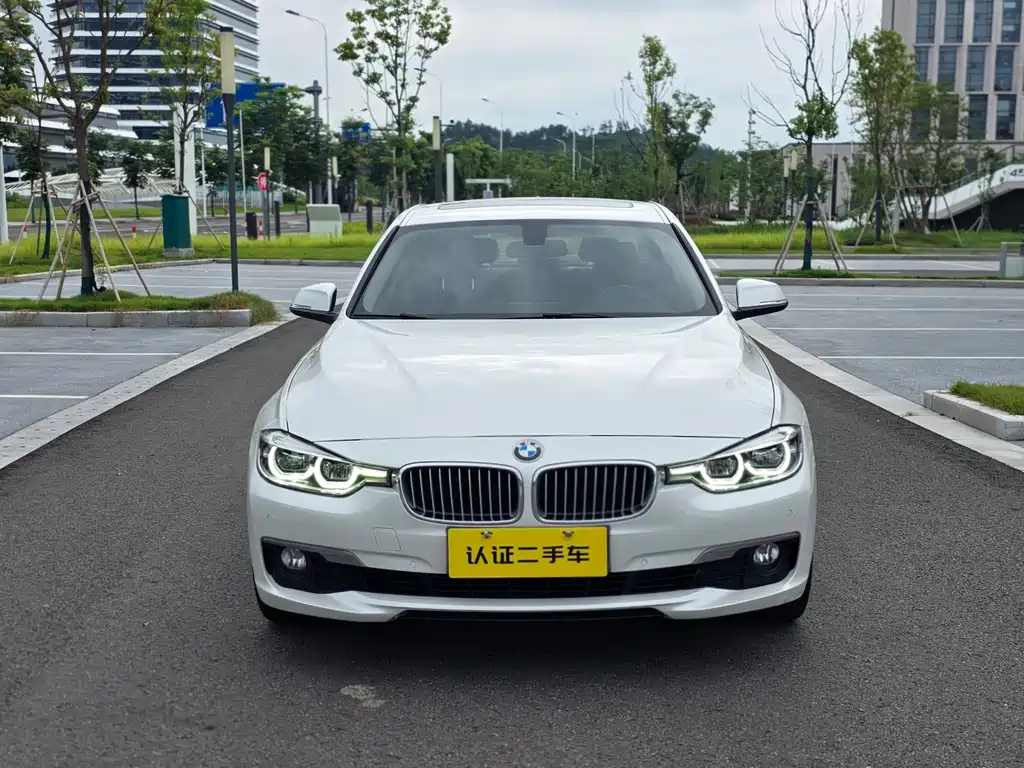 BMW 3 Series 2019 — фото 1