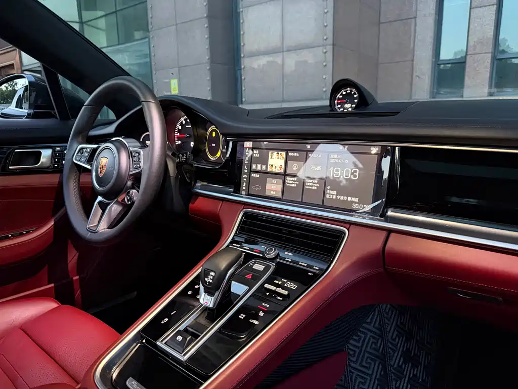 Porsche Panamera 2018 — фото 16