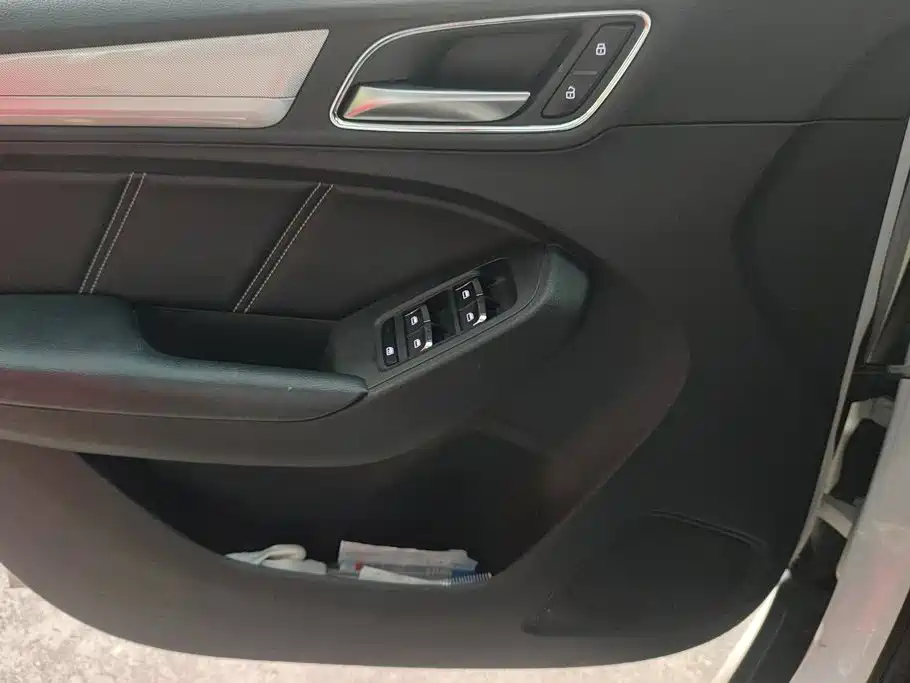 Roewe RX5 New Energy 2018