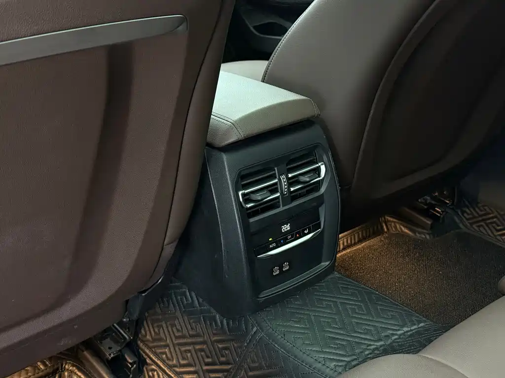 BMW 3 Series 2023 — фото 15