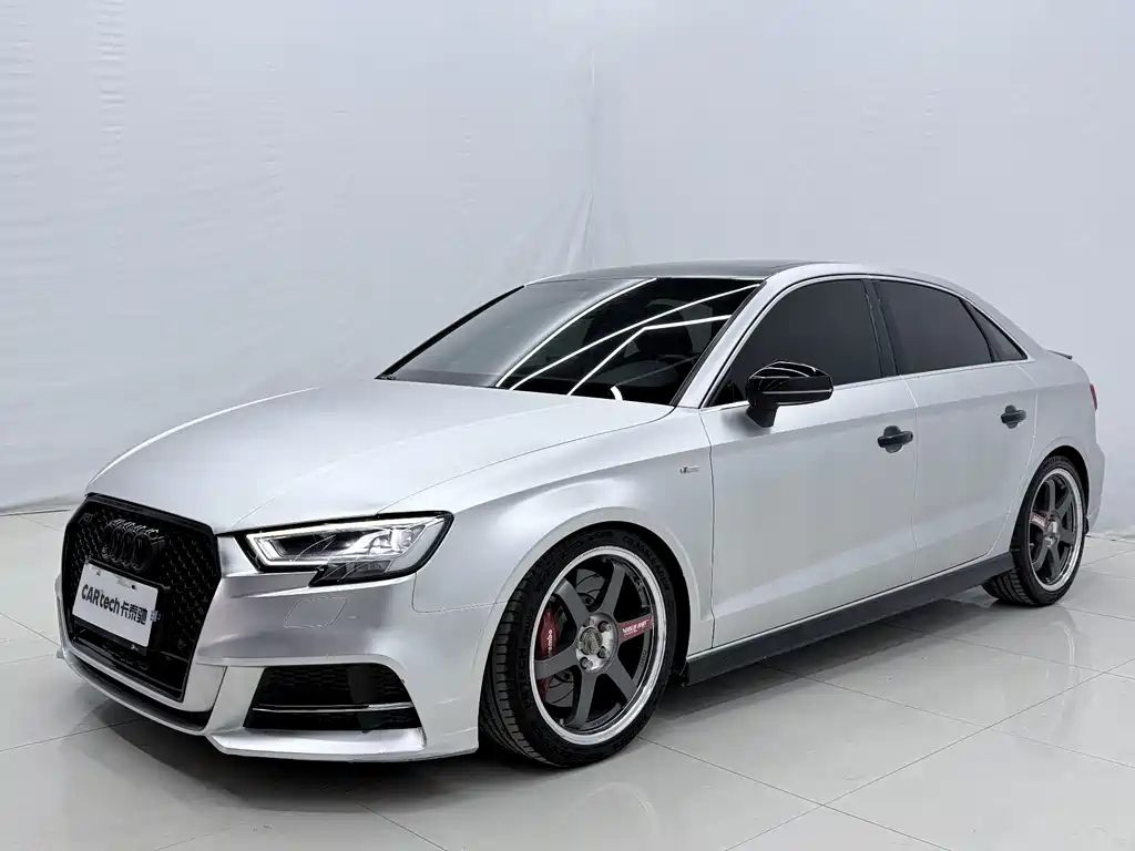 Audi A3 2018 — фото 1