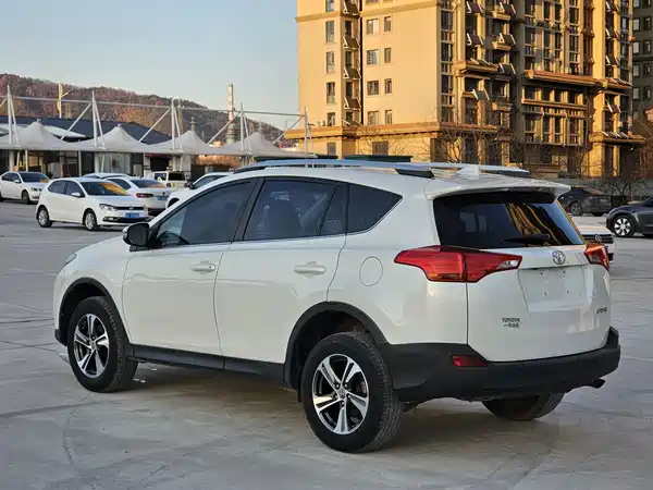 Toyota RAV4 2015
