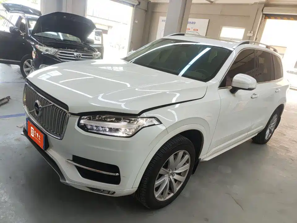 Volvo XC90 2018 — фото 1