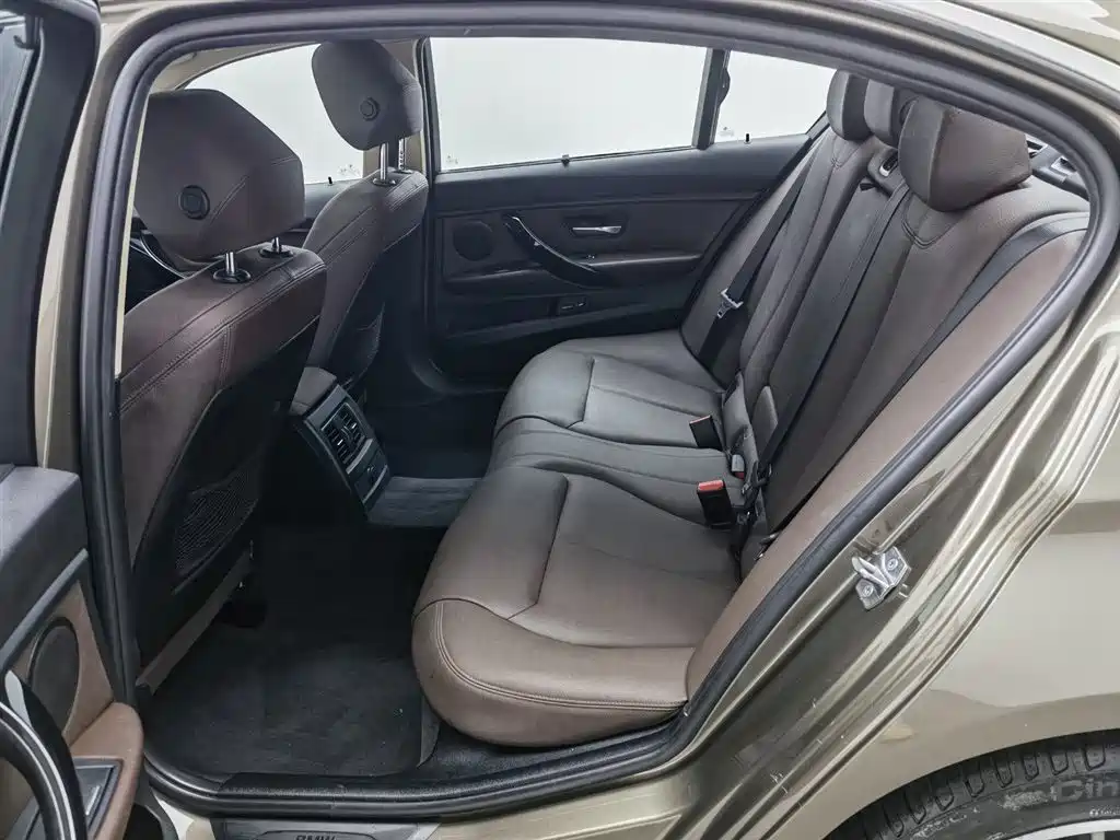 BMW 3 Series 2019 — фото 15
