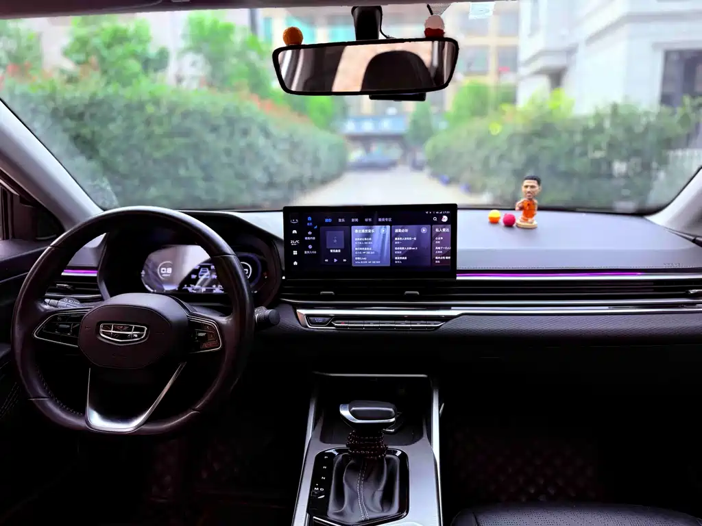 Geely Emgrand 2023