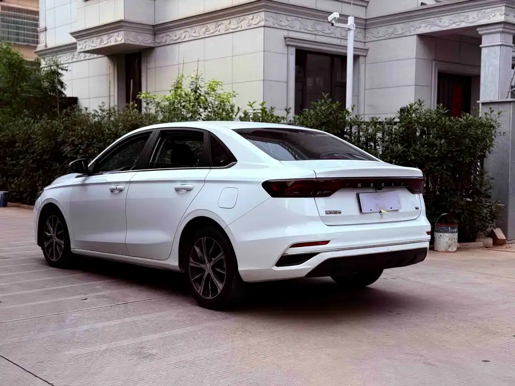 Geely Emgrand 2023