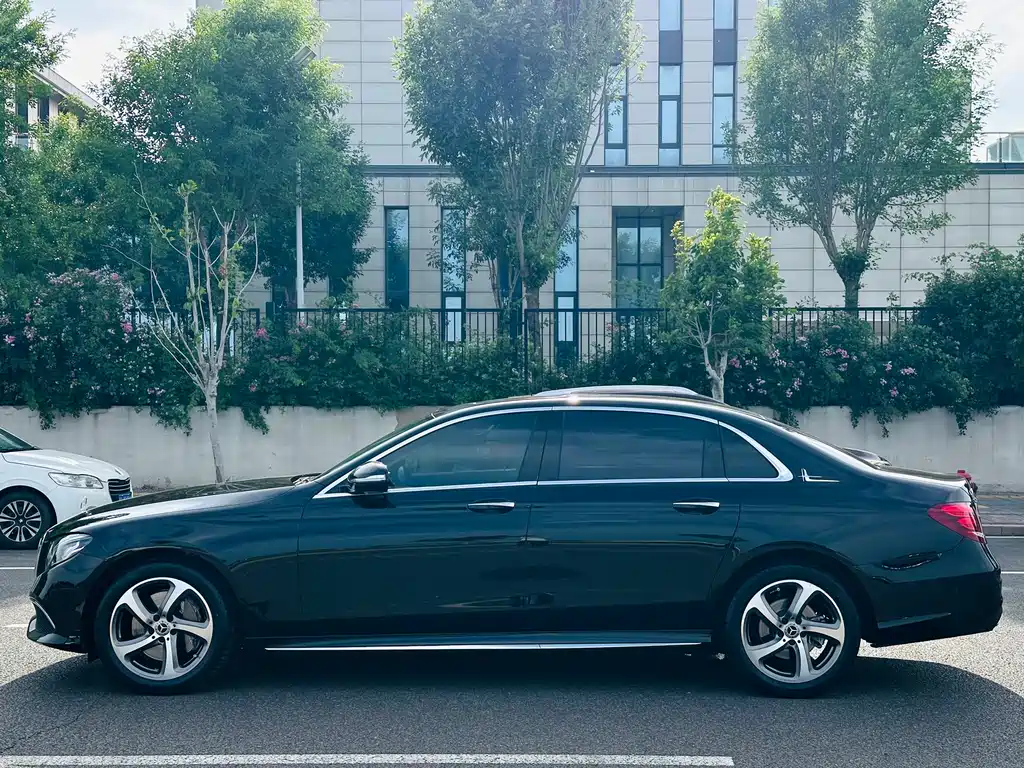 Mercedes-Benz E-Class 2017 — фото 3