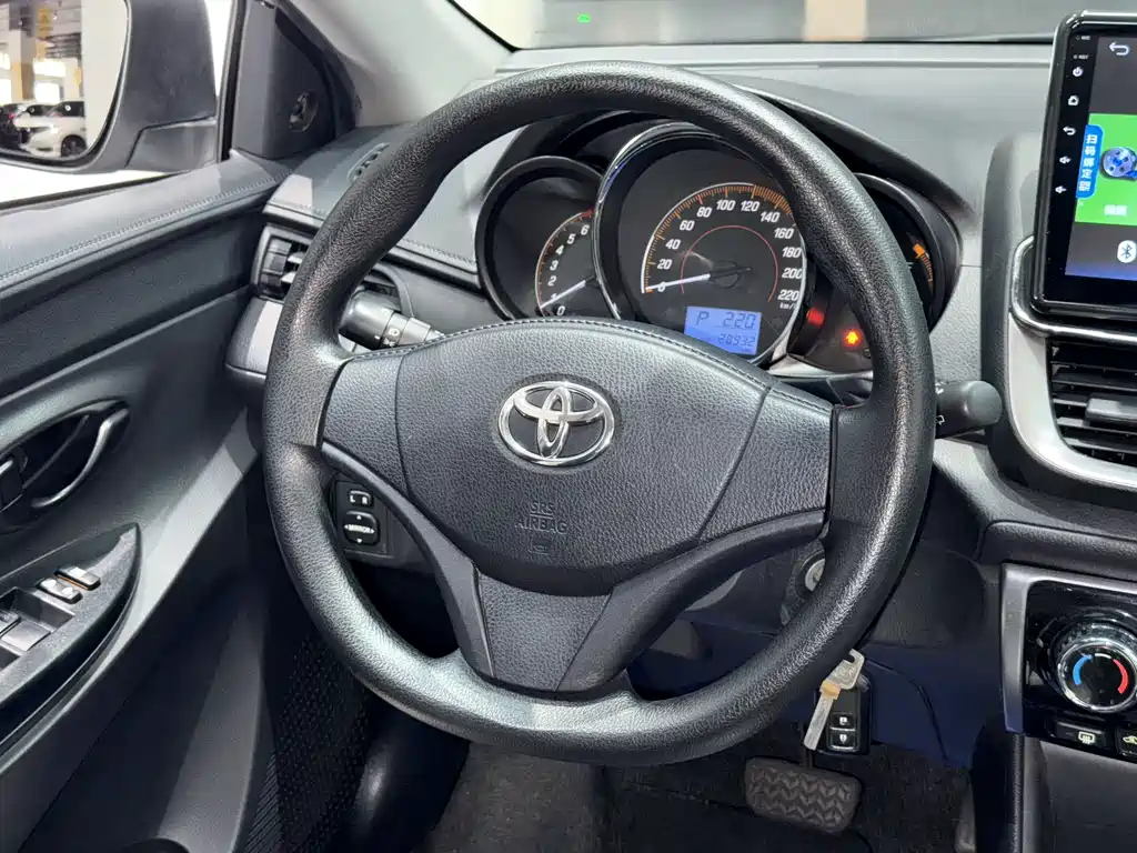 Toyota Yaris L 2020 — фото 7