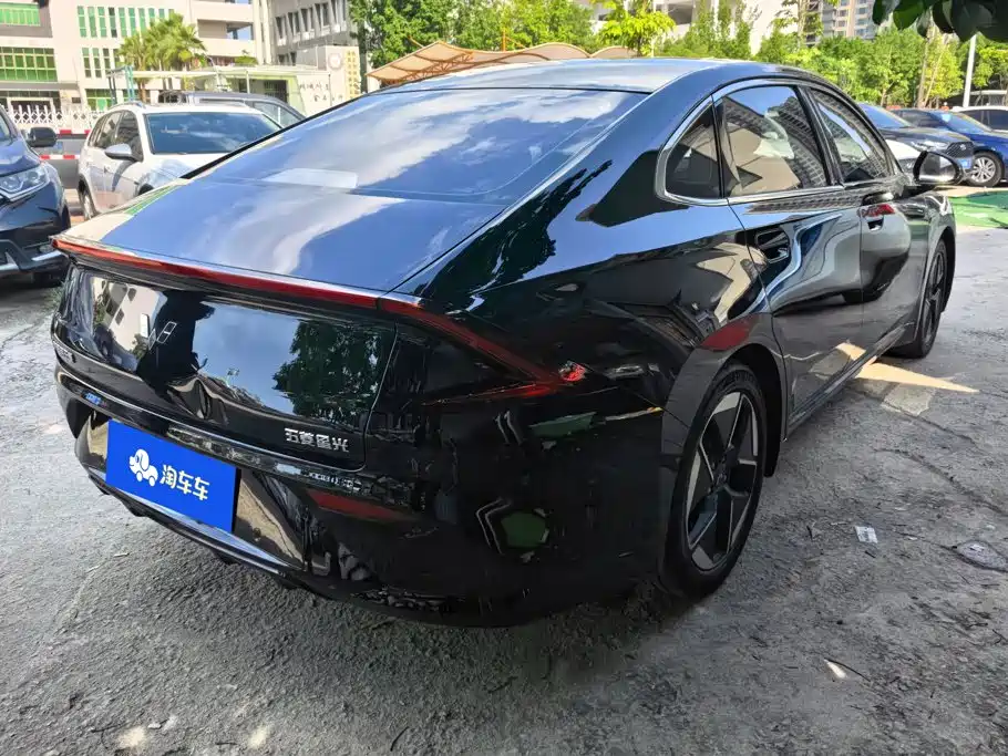 Wuling Starlight 2024