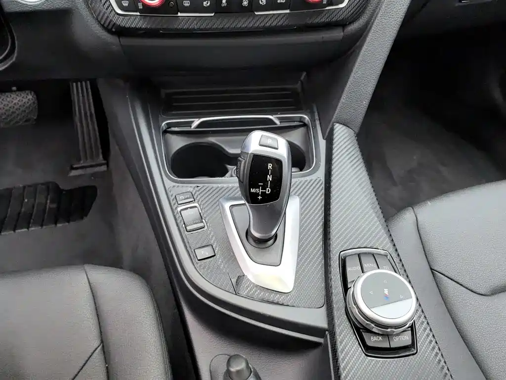 BMW 3 Series 2017 — фото 13