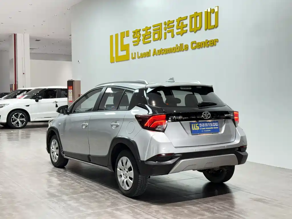 Toyota Yaris L 2020 — фото 1