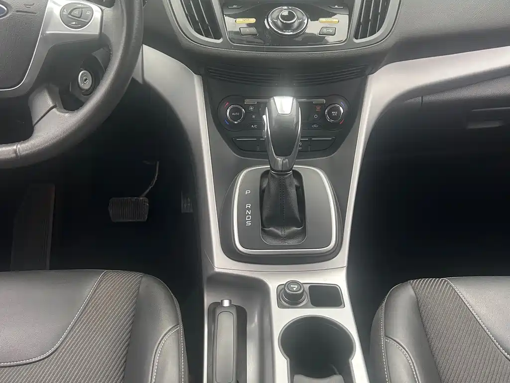Ford Kuga 2016 — фото 16