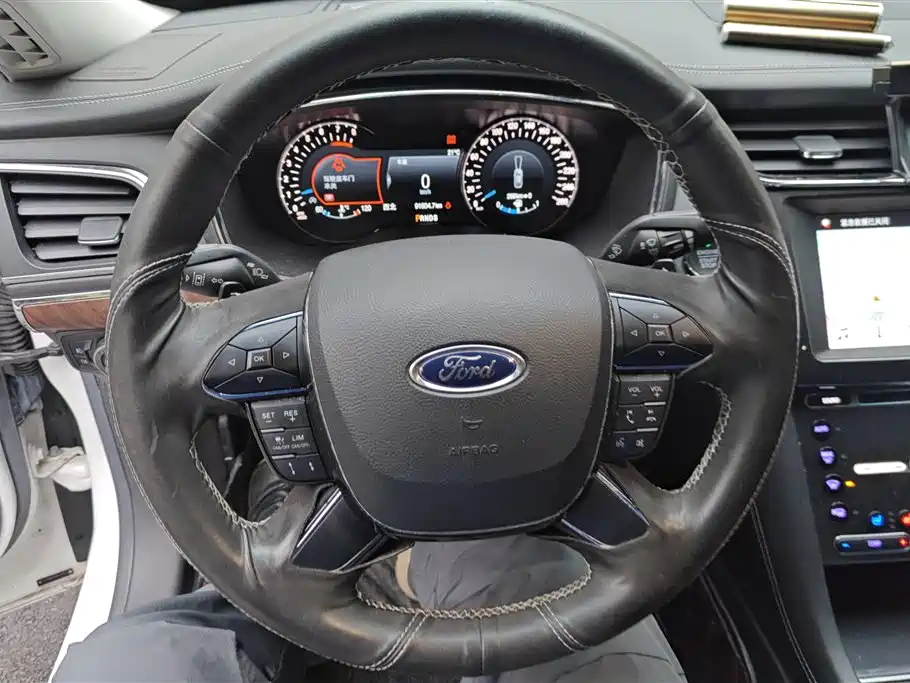 Ford Taurus 2017 — фото 15