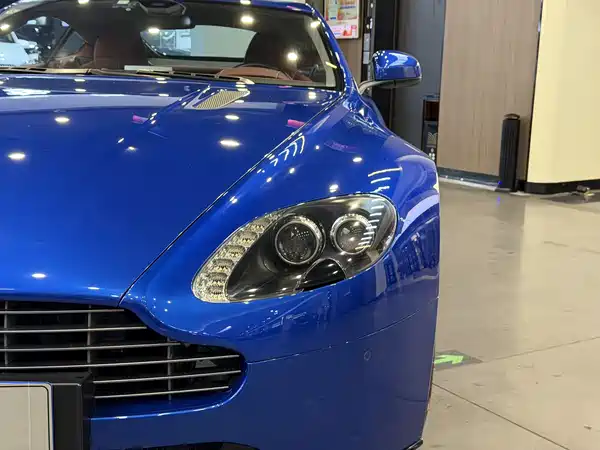 Aston Martin V8 Vantage 2016