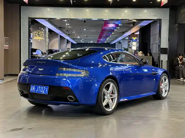Aston Martin V8 Vantage 2016