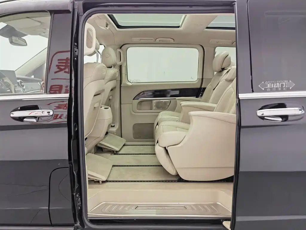 Mercedes-Benz V-Class 2017 — фото 15