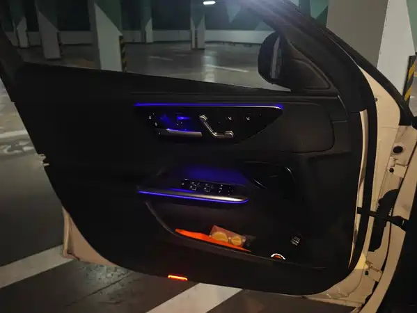 Mercedes-Benz C-Class 2024