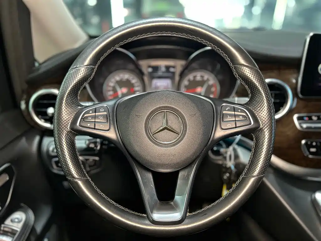 Mercedes-Benz V-Class 2019 — фото 9