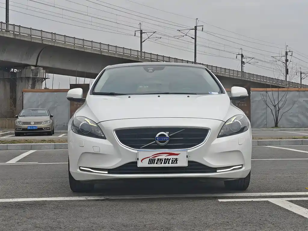 Volvo V40 2016 — фото 2