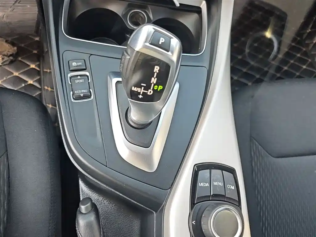 BMW 1 Series 2018 — фото 14