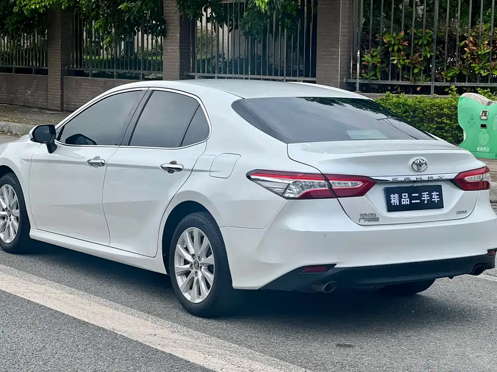 Toyota Camry 2019 — фото 6
