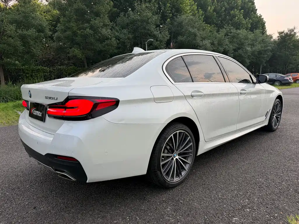 BMW 5 Series 2022 — фото 9