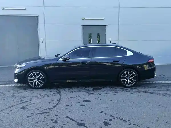 BMW i5 2025