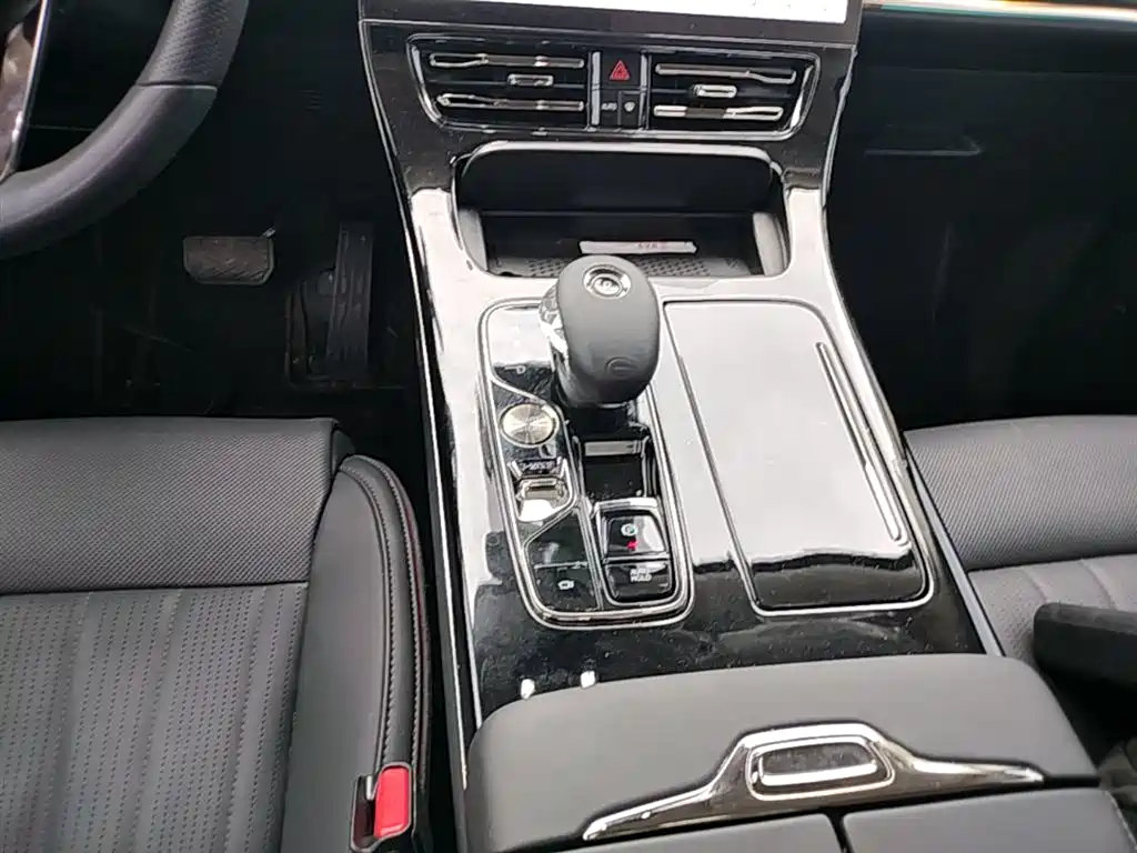 GAC Motor Trumpchi E9 2025 — фото 14