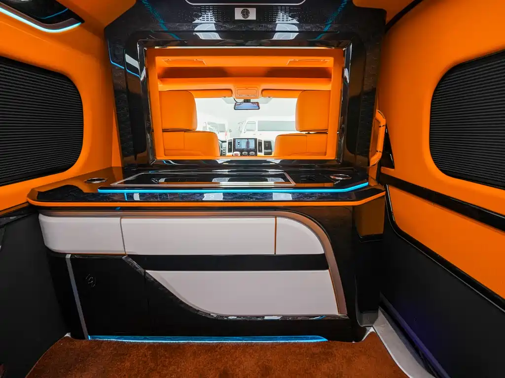 Toyota Hiace 2024 — фото 10