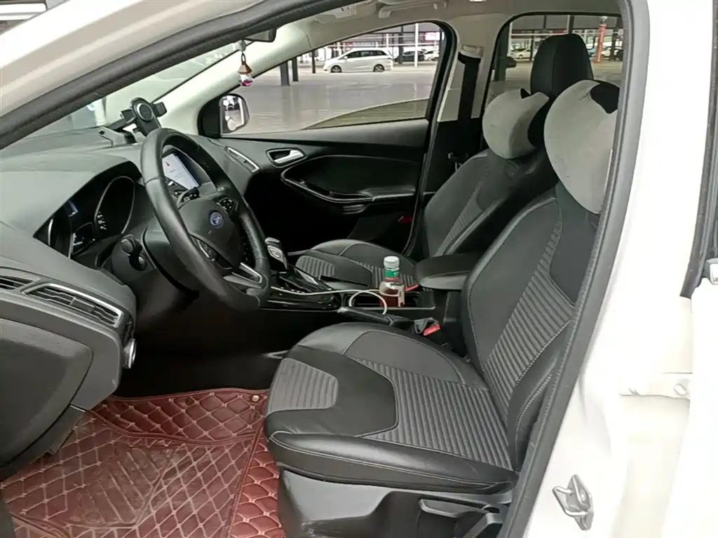 Ford Focus 2016 — фото 15