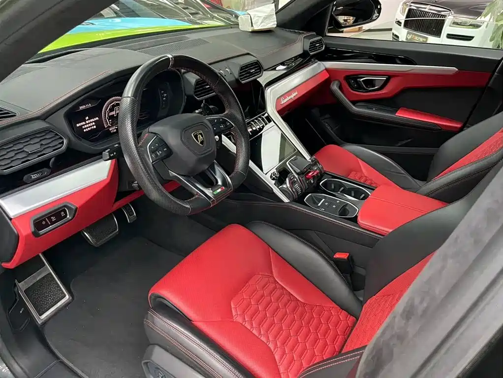Lamborghini Urus 2020 — фото 15