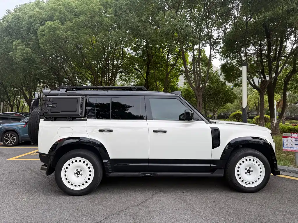 Land Rover Defender 2023 — фото 7