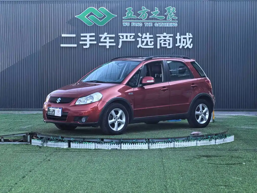 Suzuki SX4 2010 — фото 1