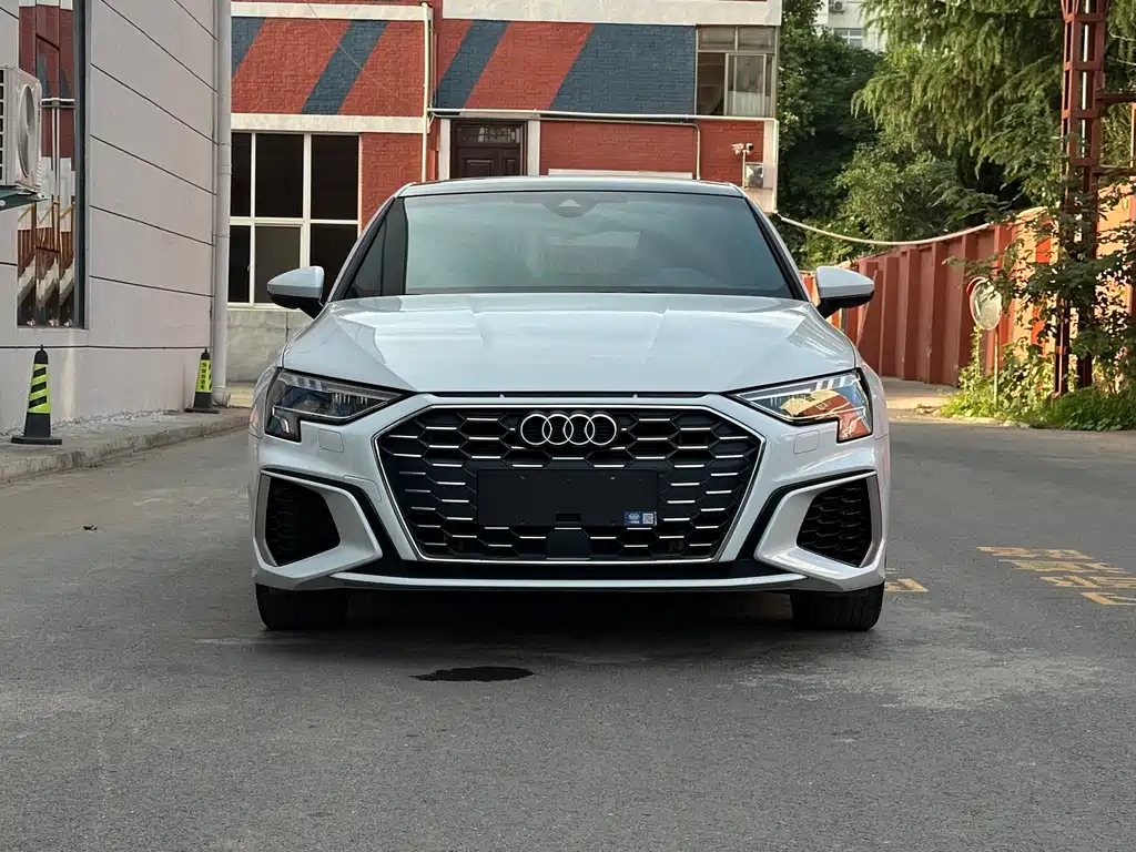 Audi A3 2023 — фото 2