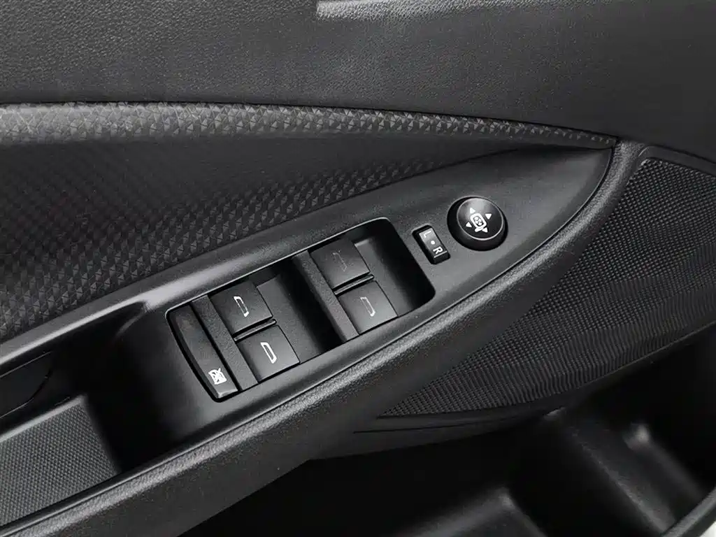 Chevrolet Cavalier 2022 — фото 9