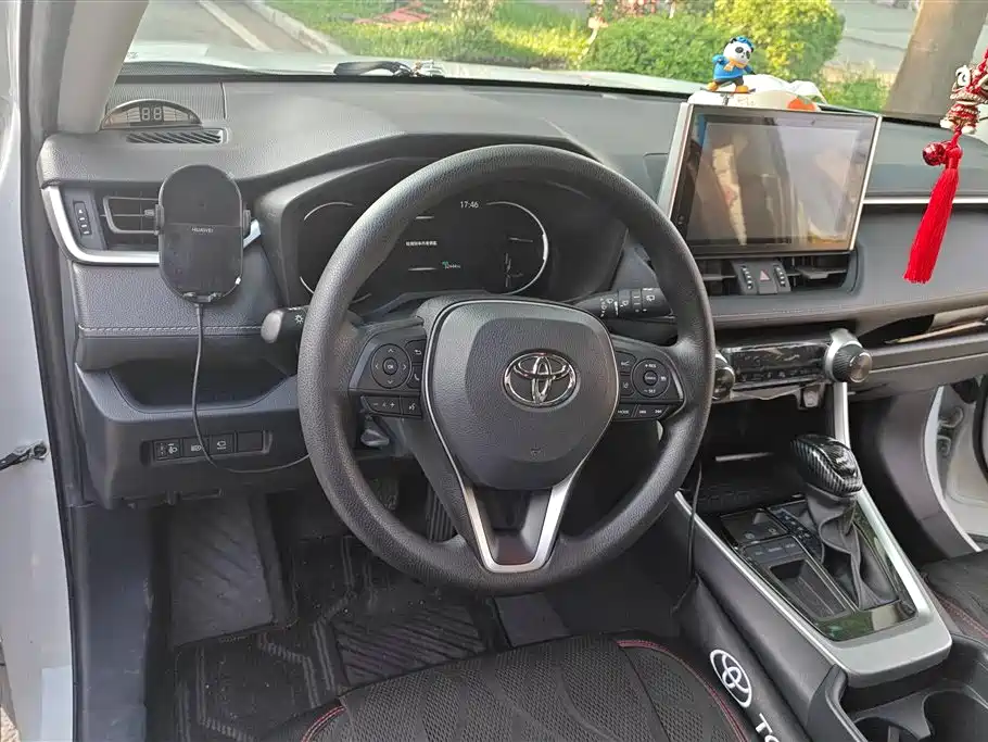 Toyota RAV4 2023 — фото 15