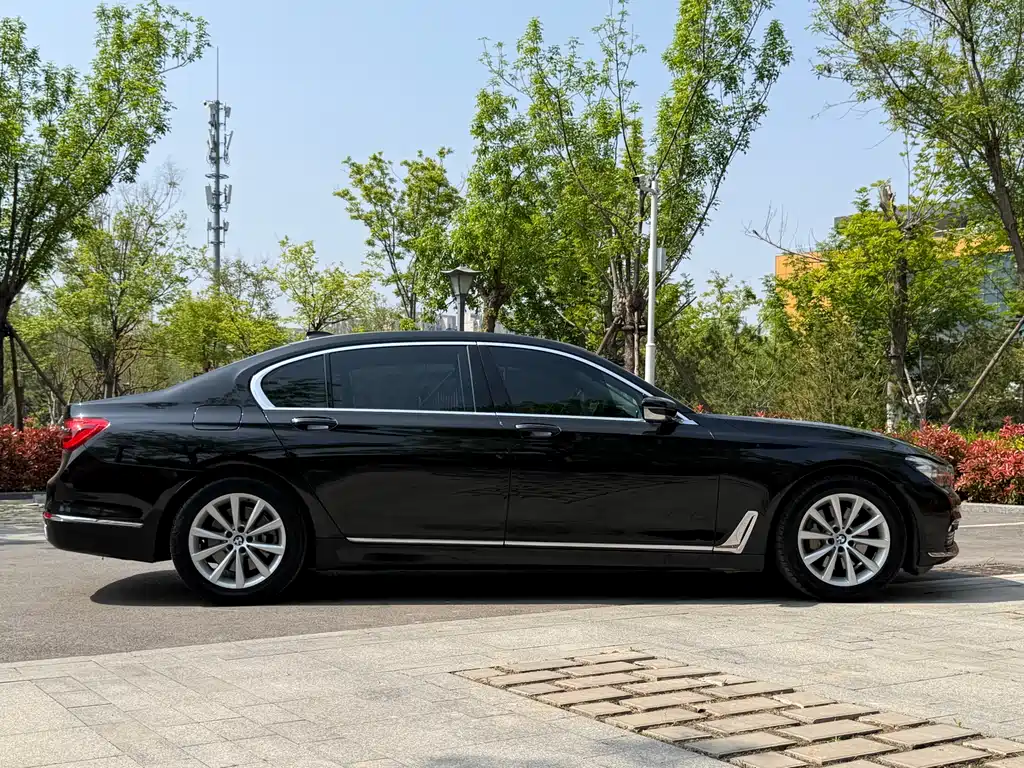 BMW 7 Series 2017 — фото 18